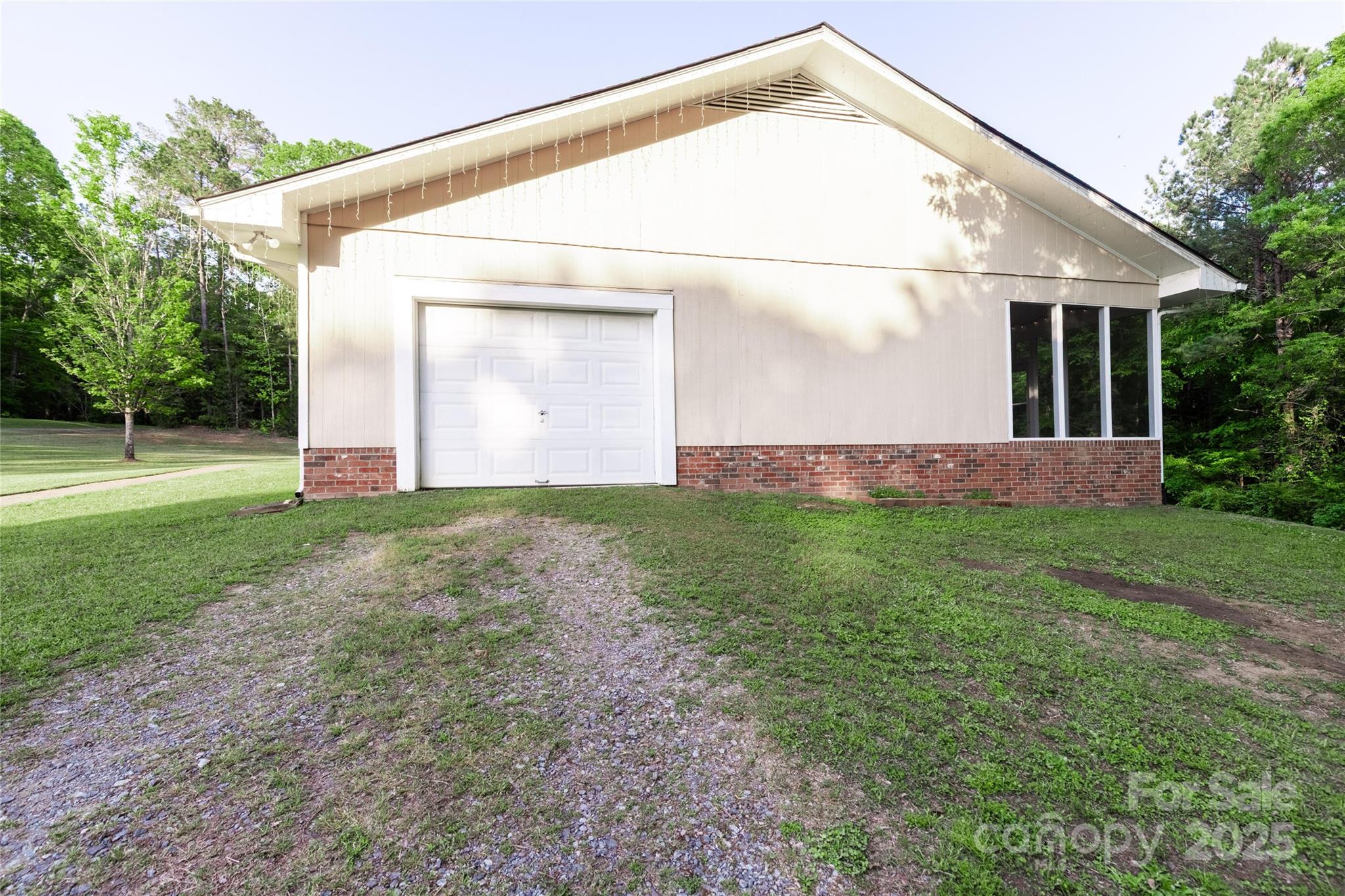856 Skyline Drive