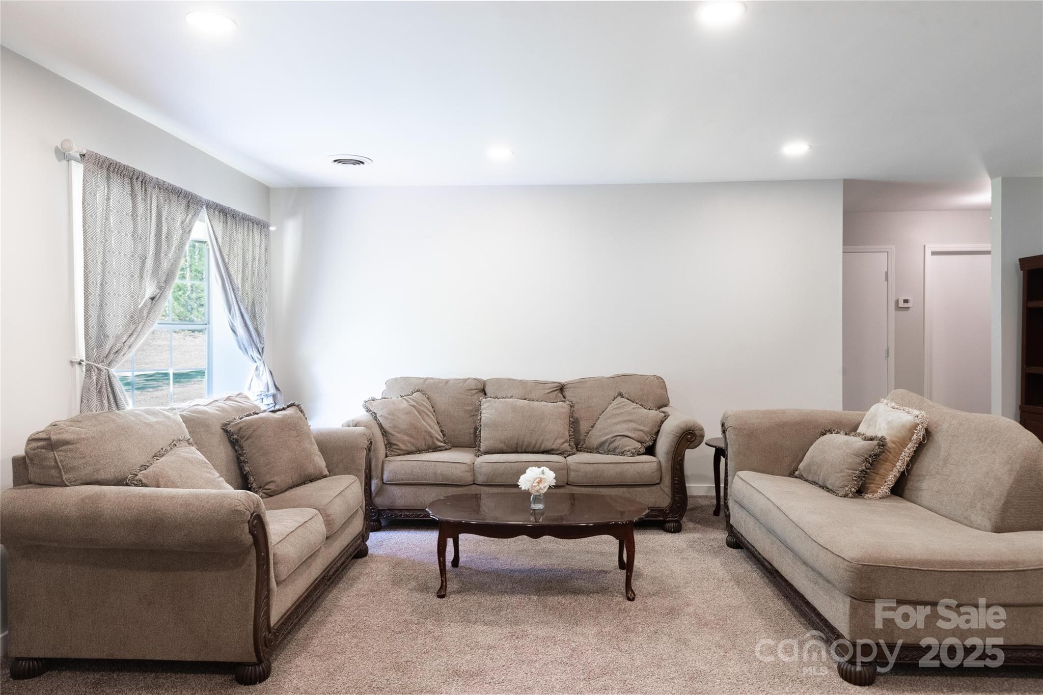 856 Skyline Drive