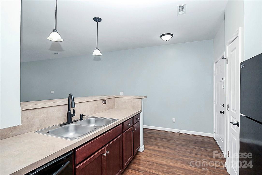 The Terraces at Oakhurst - Residential Lease