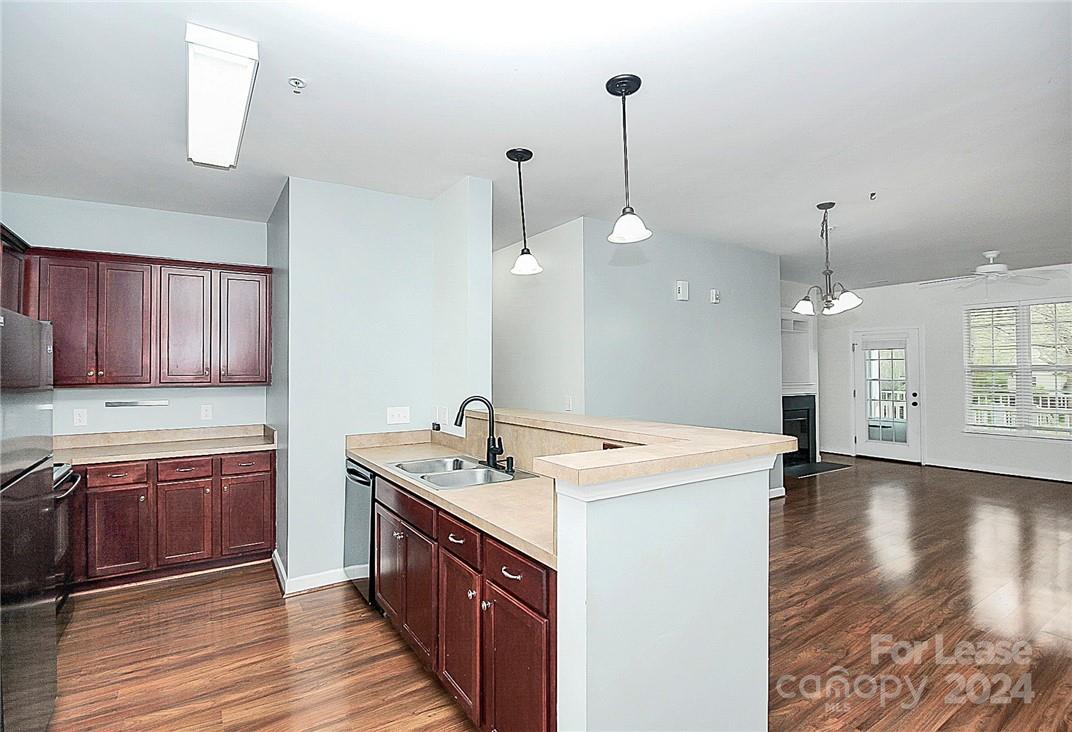 The Terraces at Oakhurst - Residential Lease