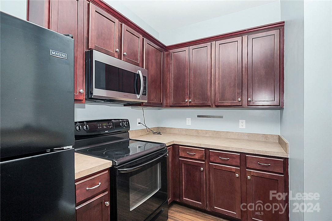 The Terraces at Oakhurst - Residential Lease