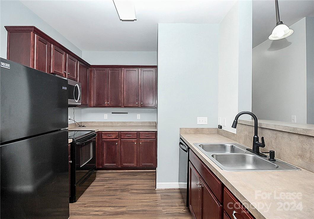 The Terraces at Oakhurst - Residential Lease