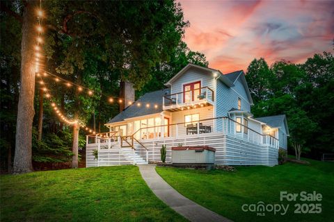 Photo of 18028 Broken Woods Road, Charlotte, NC 28278 (MLS # 4255831)