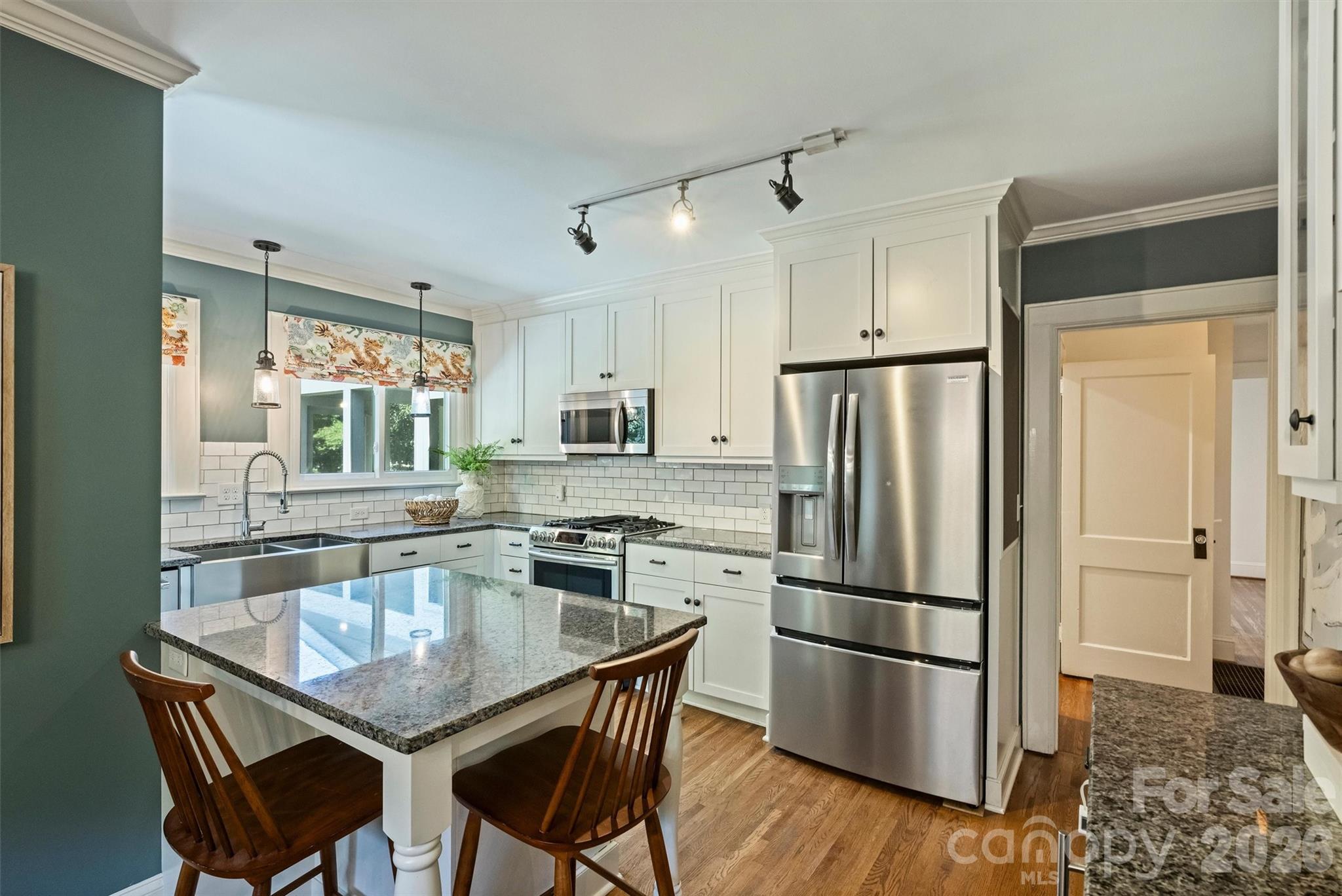 1633 Nassau Boulevard
