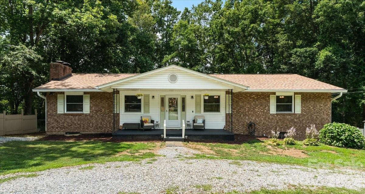 216 Dundeve Circle