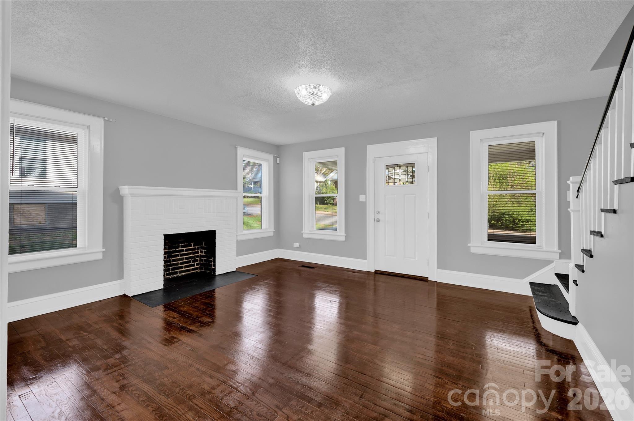 328-330 3rd Avenue SE