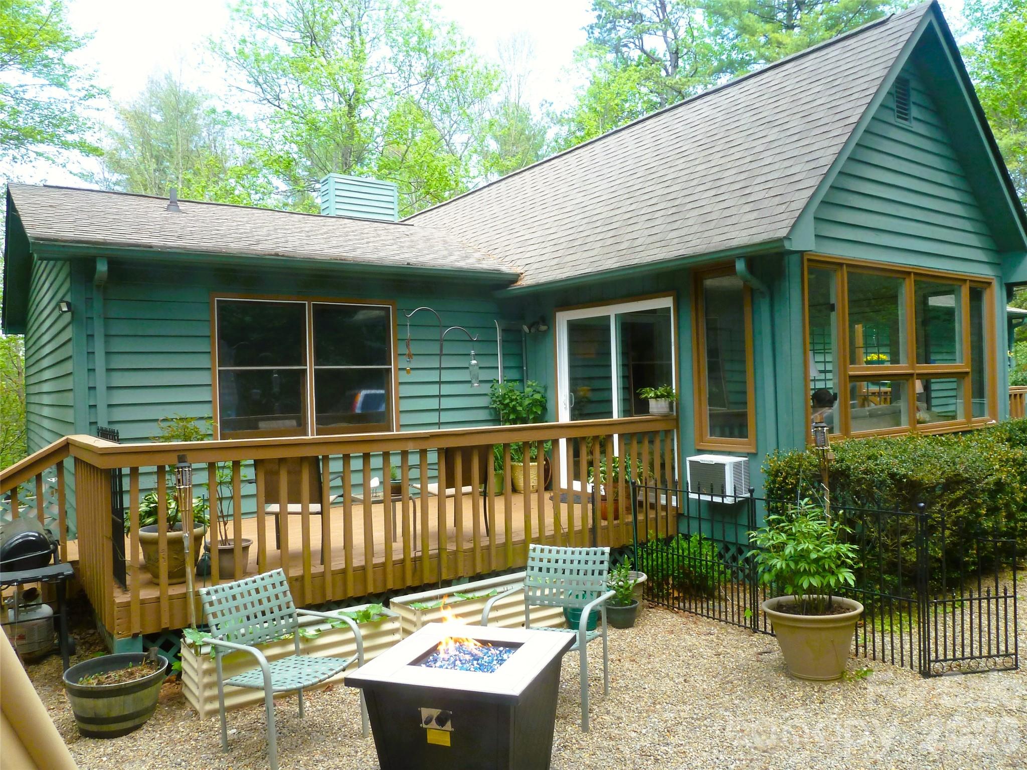 2698 Connestee Trail