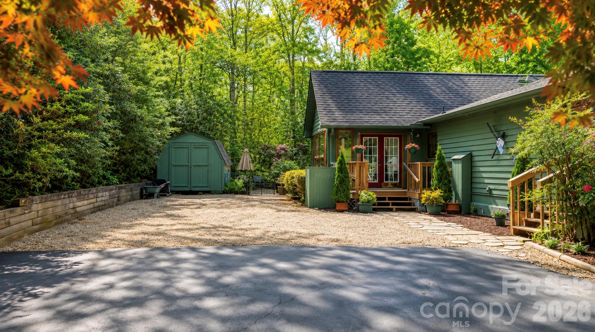 2698 Connestee Trail