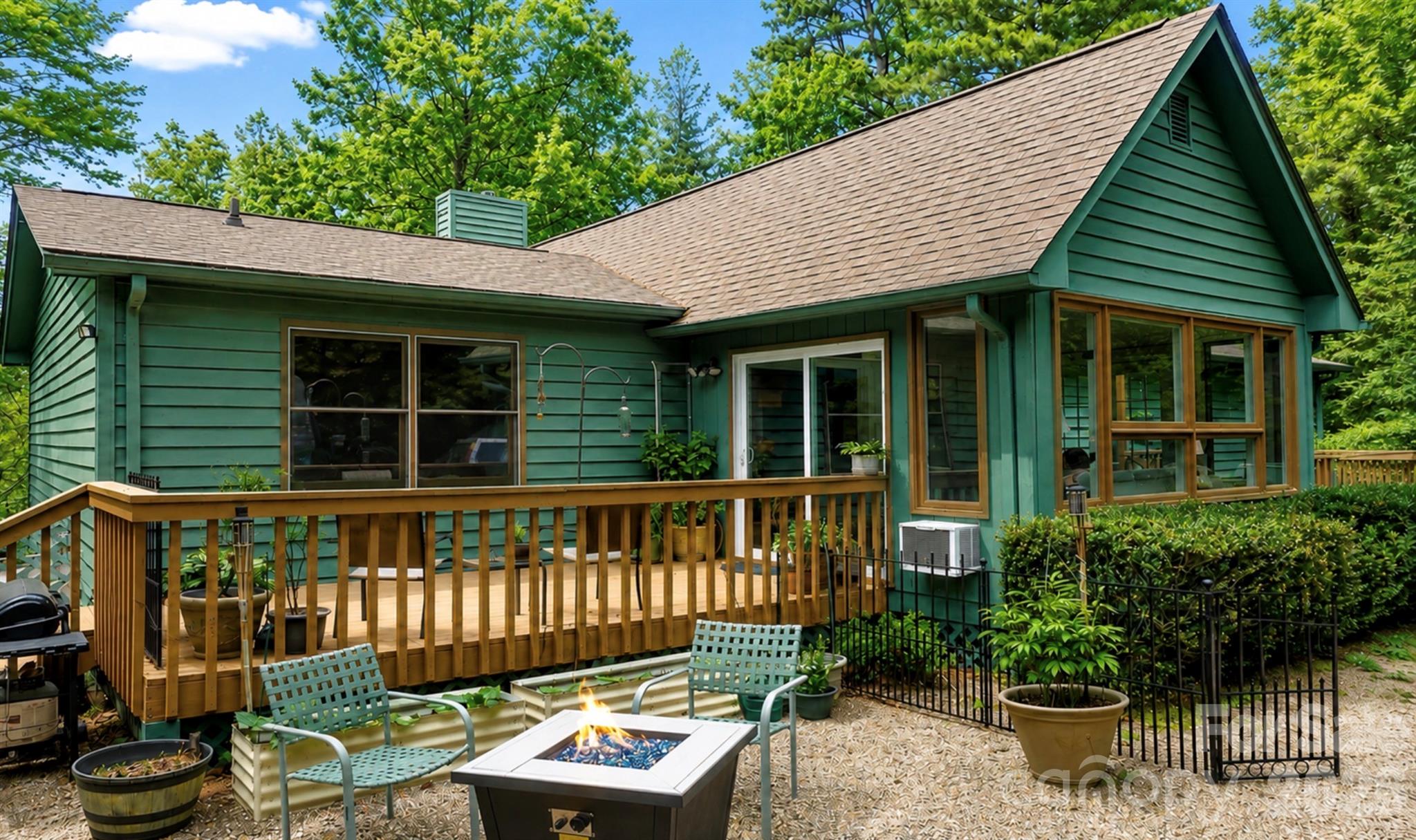 2698 Connestee Trail