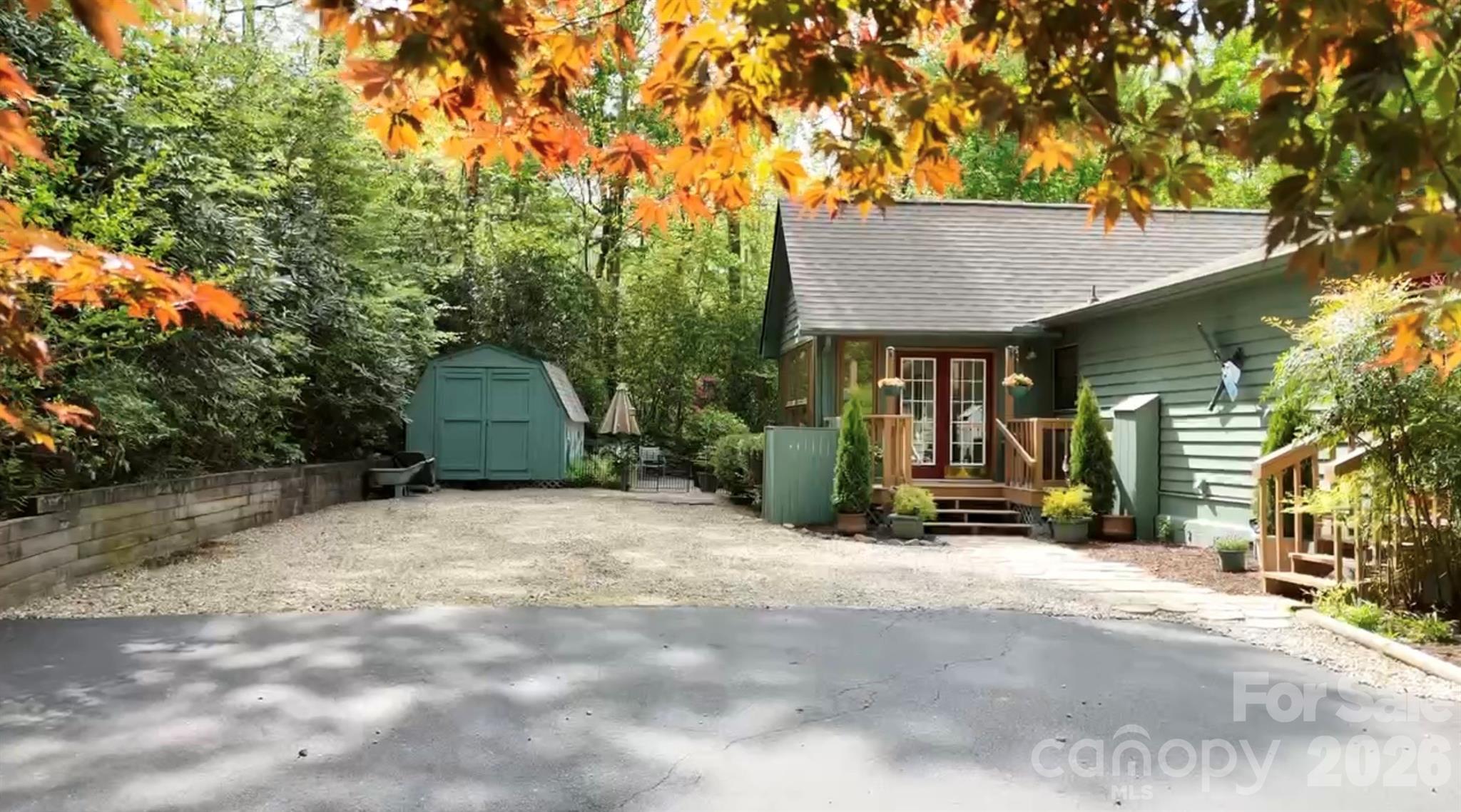 2698 Connestee Trail
