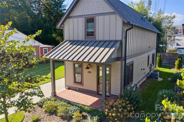 205 N JOHNSON ST, BREVARD, NC 28712 - Image 325097e9dbb786f4d11d7dde0712eaaf/863472725