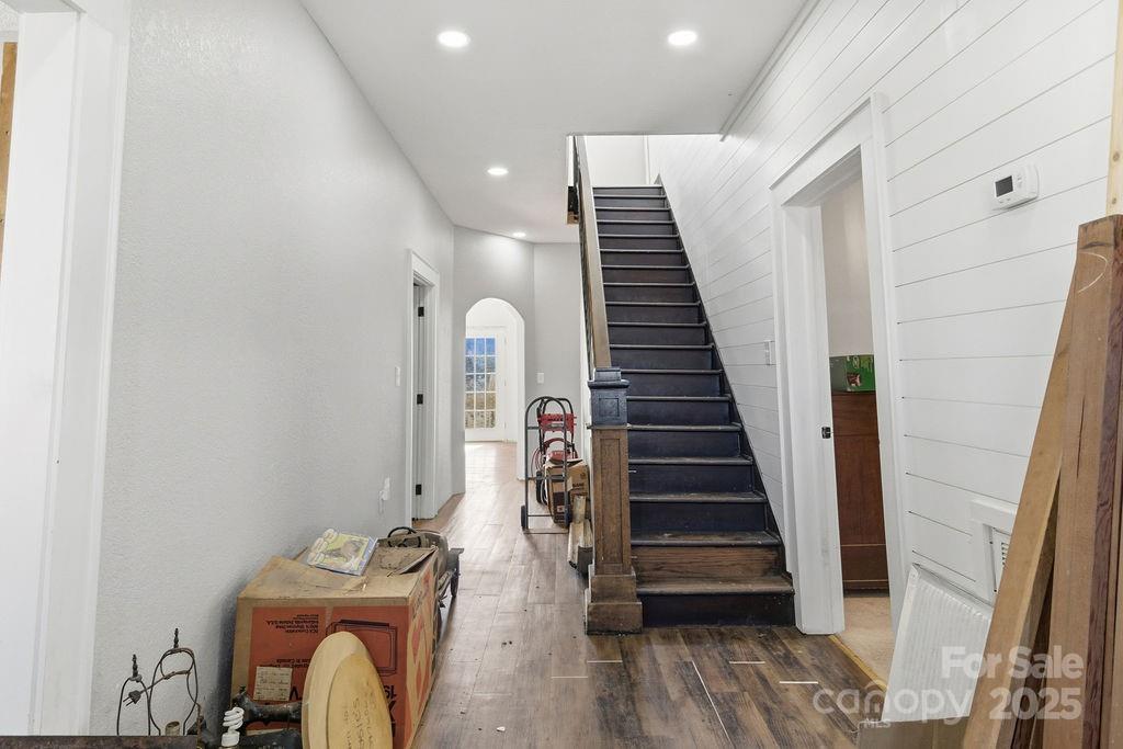 120 E Holston Avenue