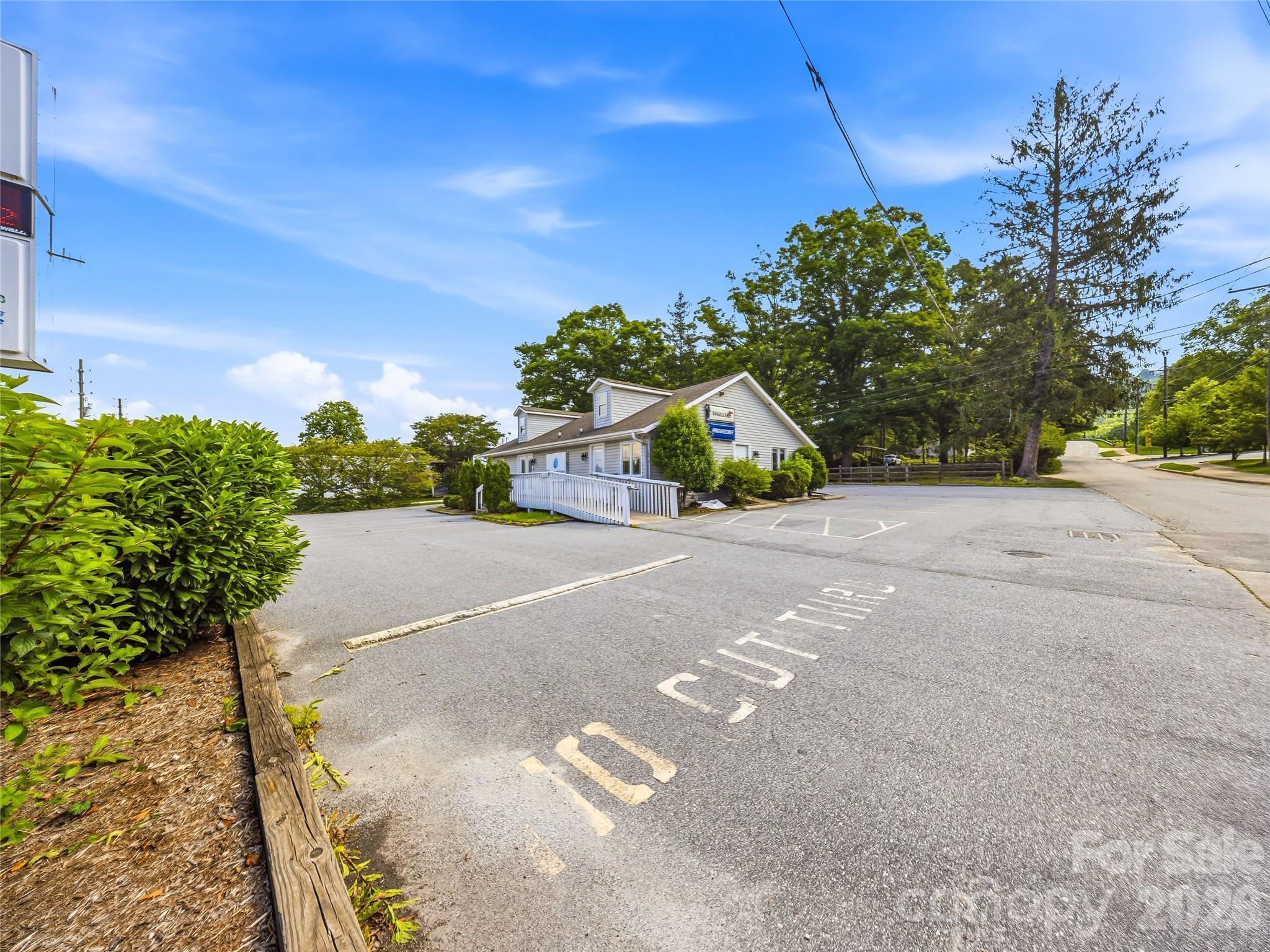 2124 Hendersonville Road