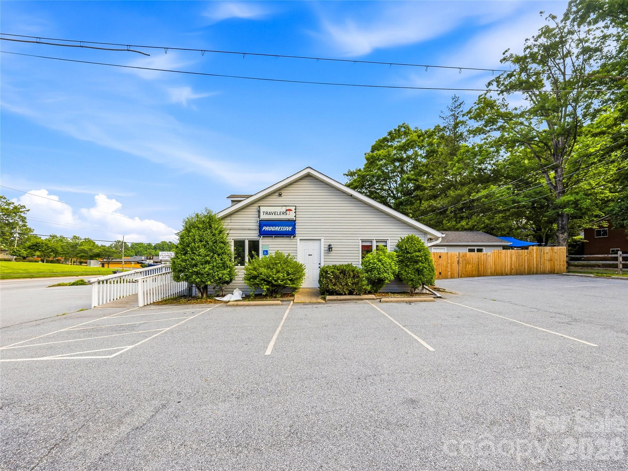 2124 Hendersonville Road