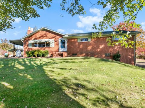 Photo of 11 Aloha Circle, Candler, NC 28715 (MLS # 4313548)