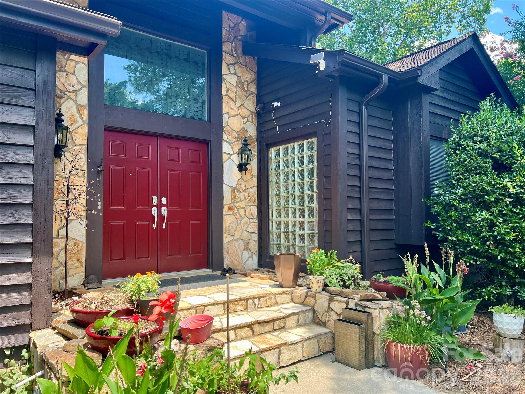 200 Foxlair Court