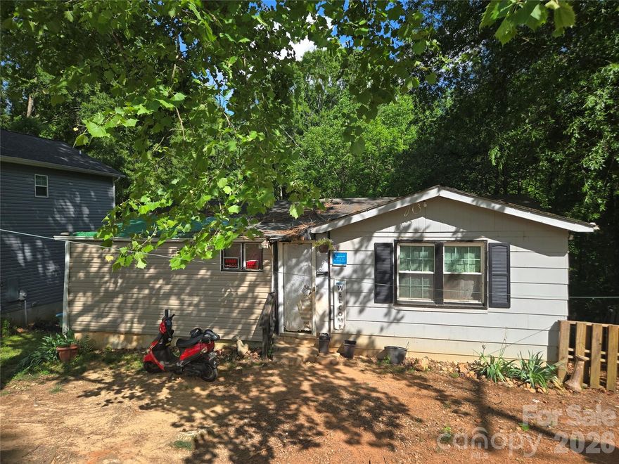 LIVE AUCTION AT PROPERTY 05/23/2026 ONLINE AUCTION AVAILABLE ** AUCTION AUCTION!!
2 Bedroom home in Bessemer City needs TLC. New Homes being constructed on either side and in same neighborhood. New HVAC in the home...List price is Starting Bid Price.... There is a reserve. There will be an 5% buyers premium collected on final purchase price. Online auction information will be posted here soon. Great opportunity whether you're an investor, a first-time homebuyer, or seeking a new project. Any offers placed before the final day of bidding will be considered. Winning Bidder - $5000 non-refundable deposit/30days to close. auction by Akita Properties NCAL10817