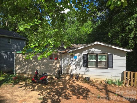 413 S Pinchback Avenue Bessemer City NC 28016