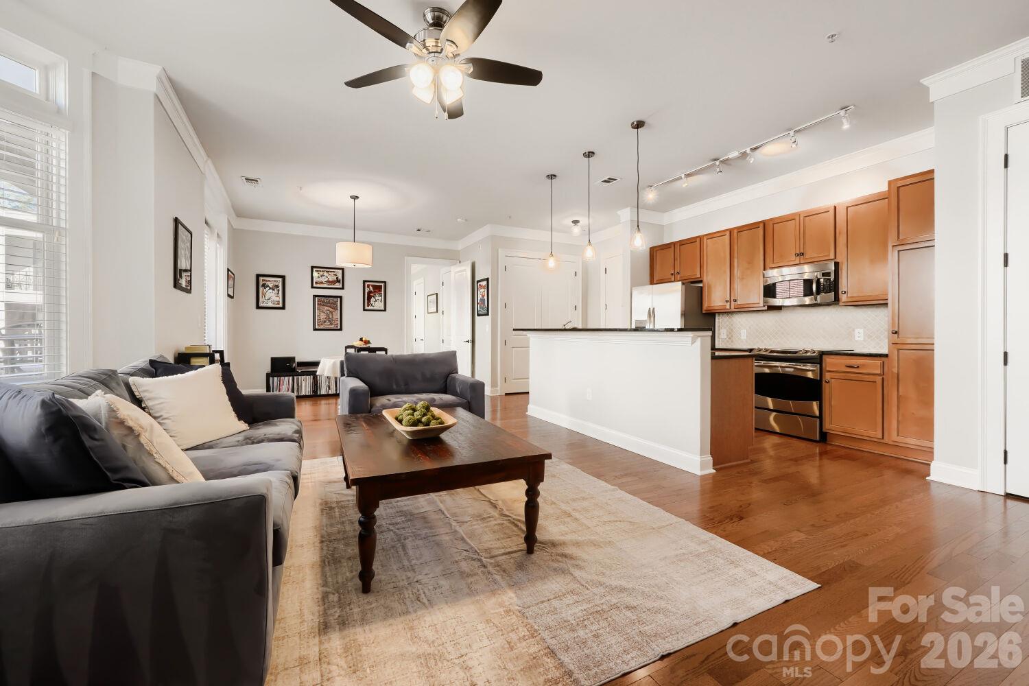 2810 Selwyn Avenue 324