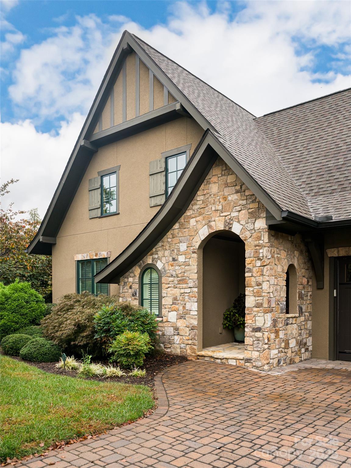 87 Chantilly Drive