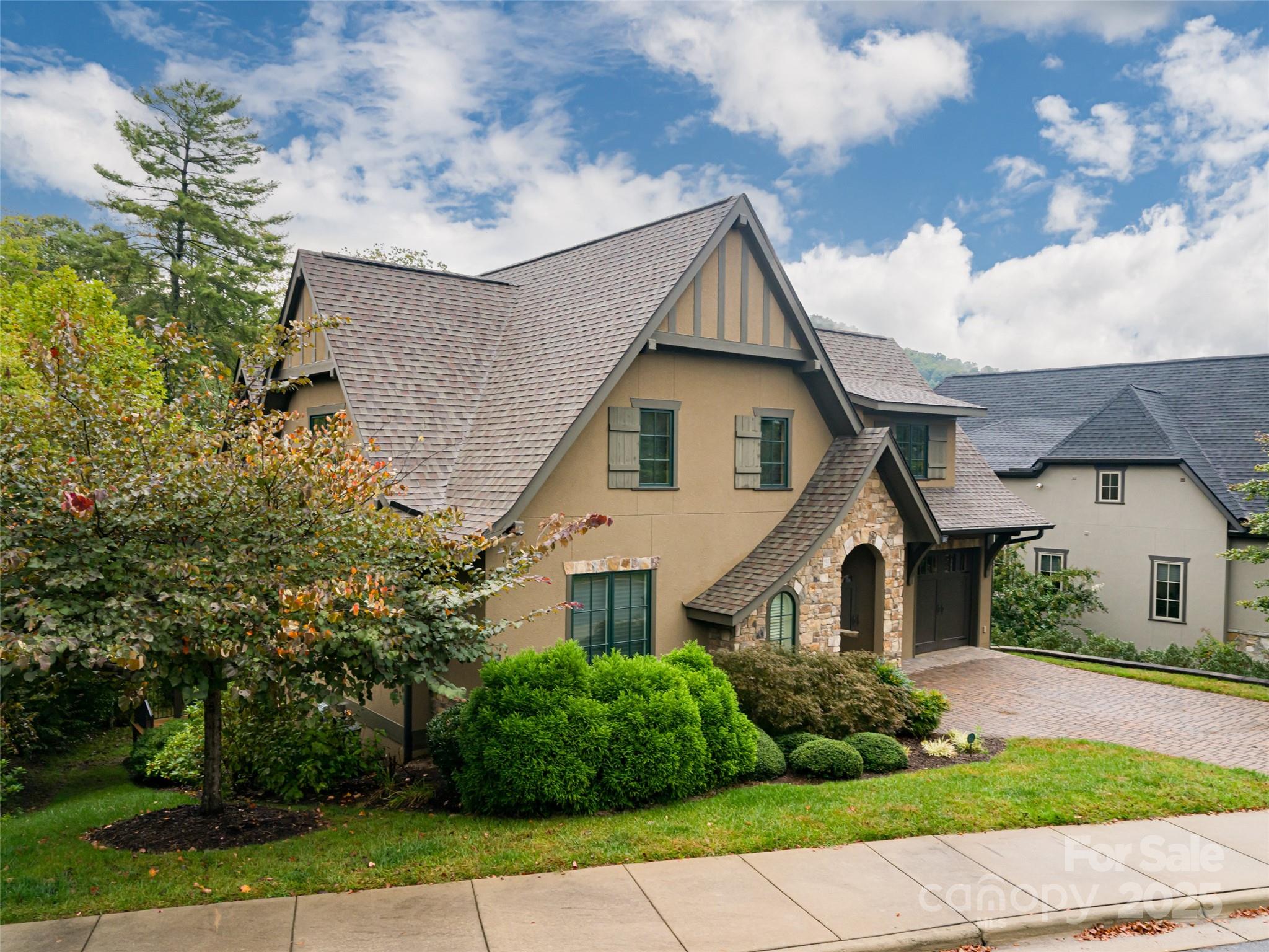 87 Chantilly Drive