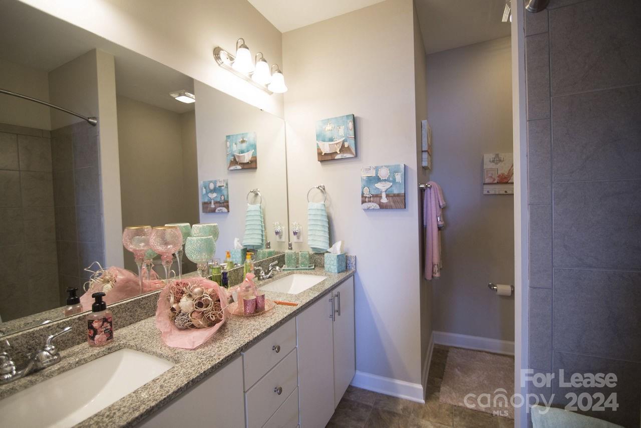 Pineville, North Carolina 28134, United States, 3 Bedrooms Bedrooms, ,4 BathroomsBathrooms,Residential,Active,102115