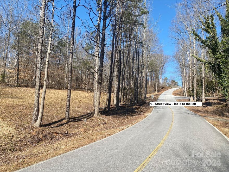 Nice laying building site in Chicksaw Point with access to Lake Hartwell, and many amenities including staffed gate, golf course, swimming pool, tennis/ pickleball courts, picnic area and pavilion, playground, marina courtesy tie-ups, beach, community center, campground, and boat ramp.  See fact sheet for all amenity info and fees.  Buyer is advised to confirm all information in this listing with their own independent sources.