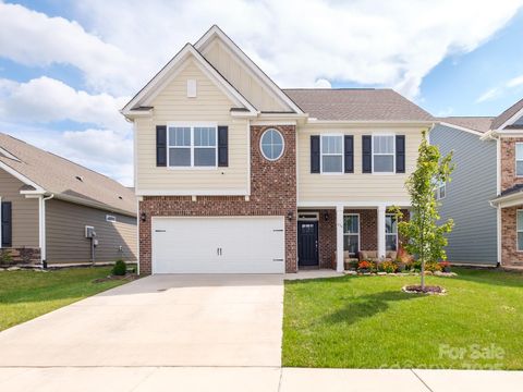 Photo of 136 Thornberry Road, Hendersonville, NC 28792 (MLS # 4303216)
