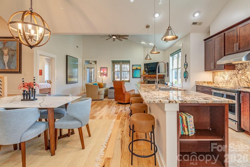 16 Holland Mountain View