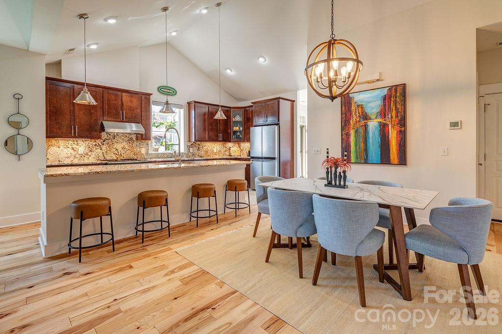 16 Holland Mountain View