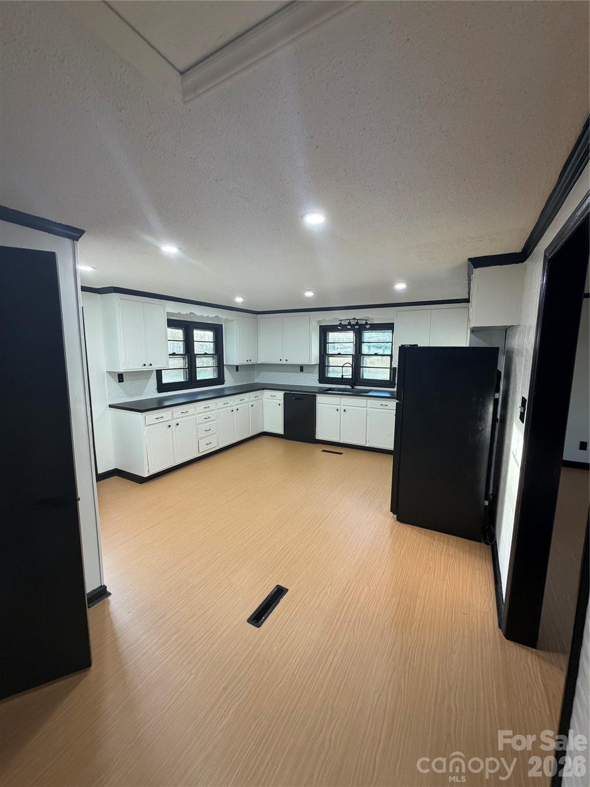 MEADOWBROOK - Residential