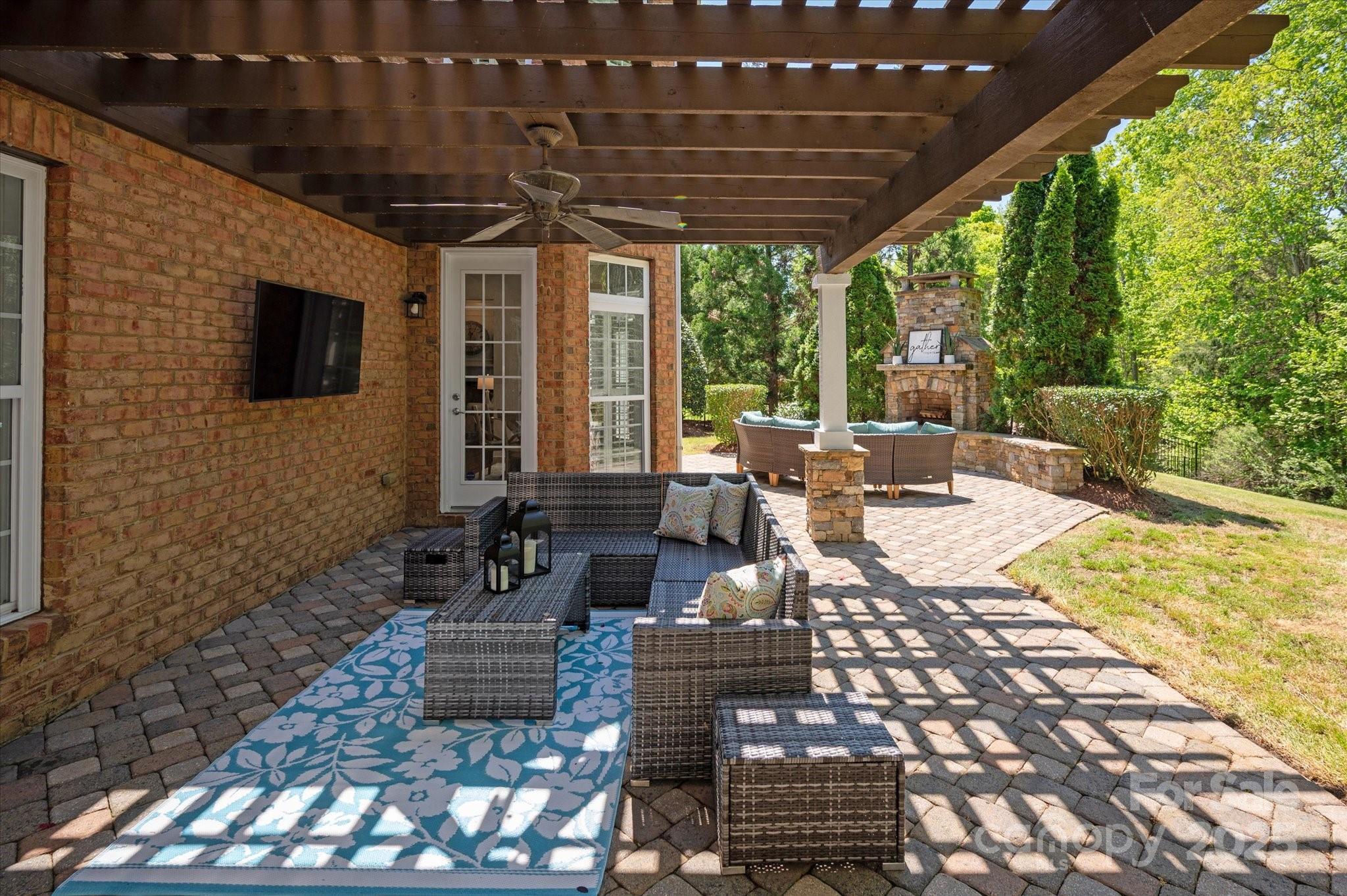 The Chimneys Of Marvin - Residential