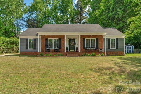 Photo of 8611 Ducksbill Drive, Charlotte, NC 28277 (MLS # 4371536)