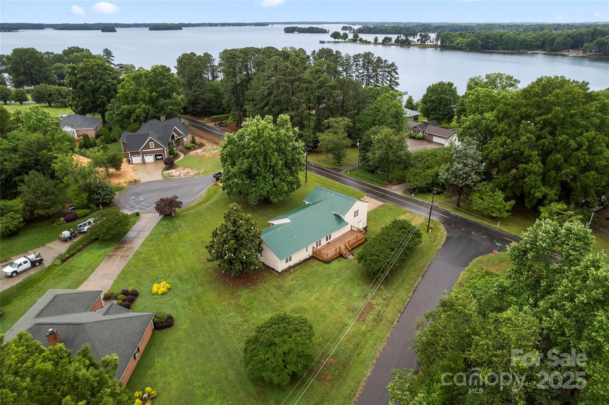105 Pelican Court