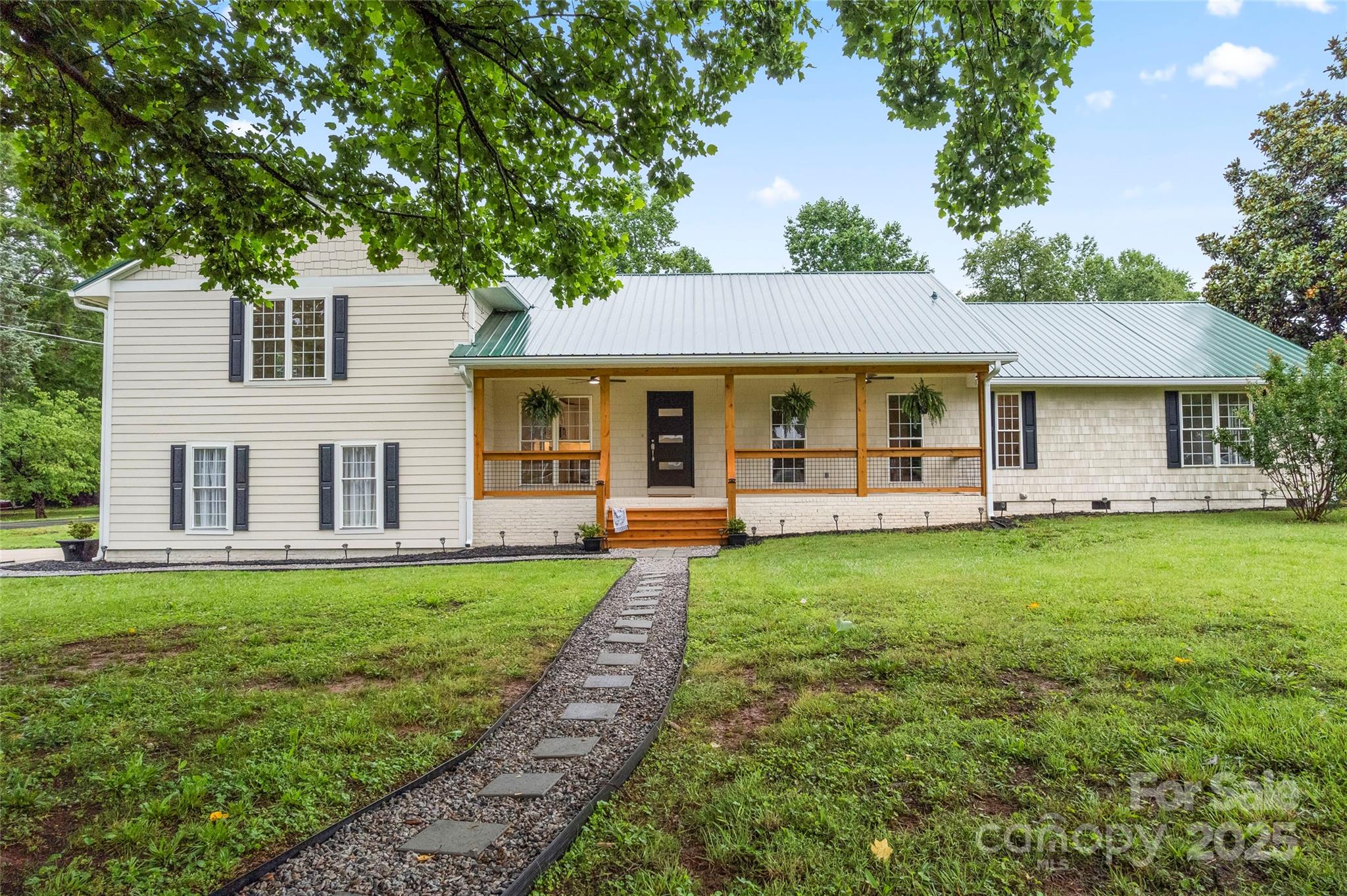 105 Pelican Court