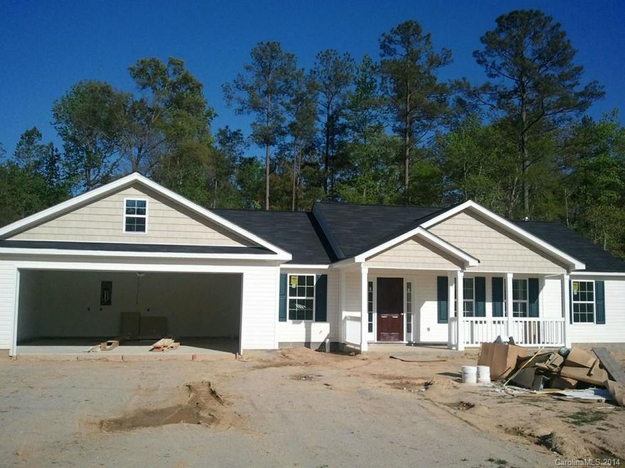 Great New Construction. Home has dbl garage, split floor plan, master bedroom has large walk-in closet. kitchen/Dining combo, with covered porch of dining area.