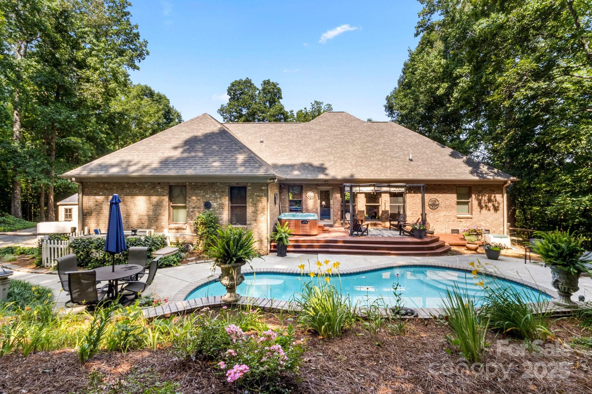 107 Creekwood Drive