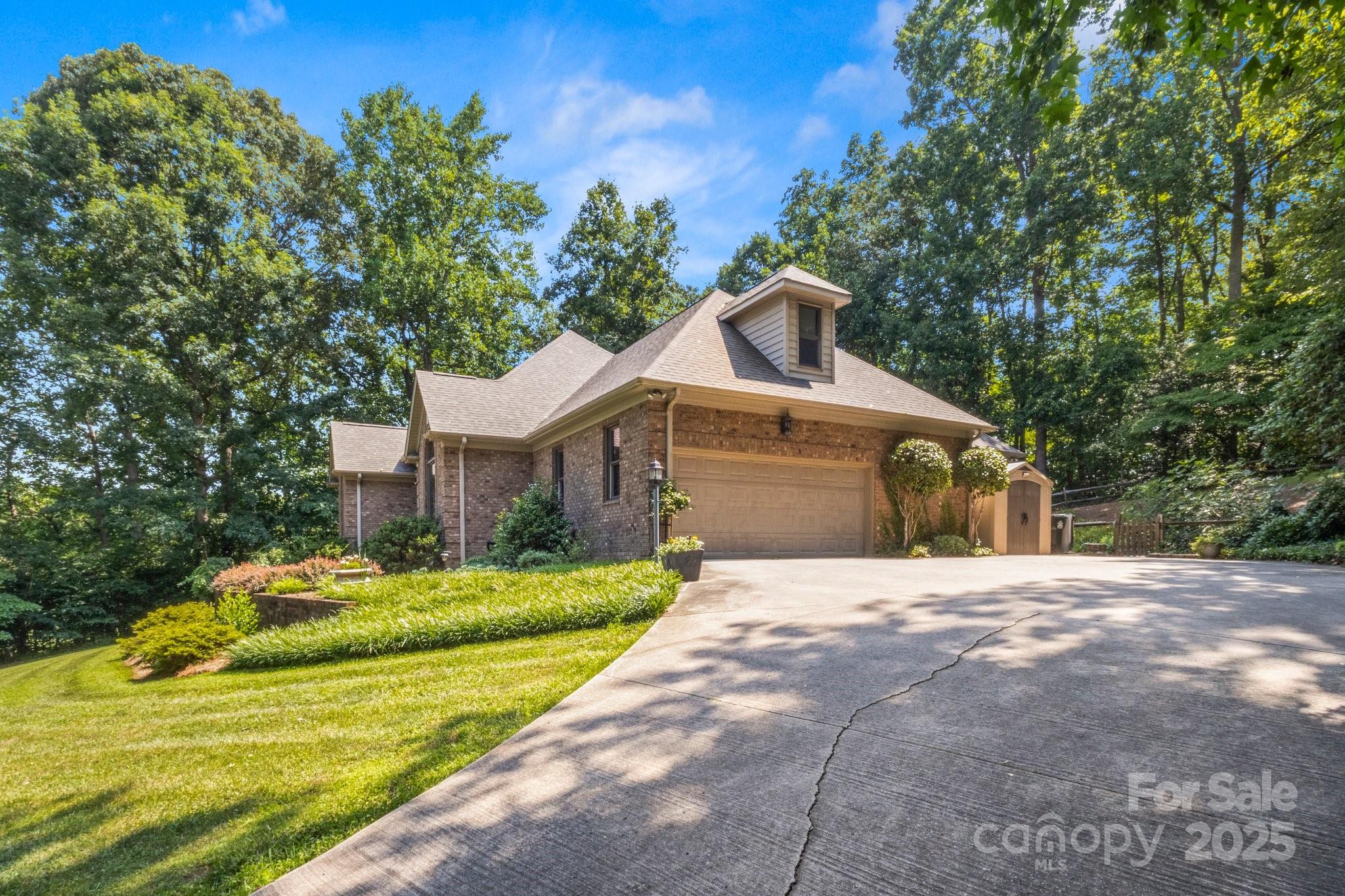 107 Creekwood Drive