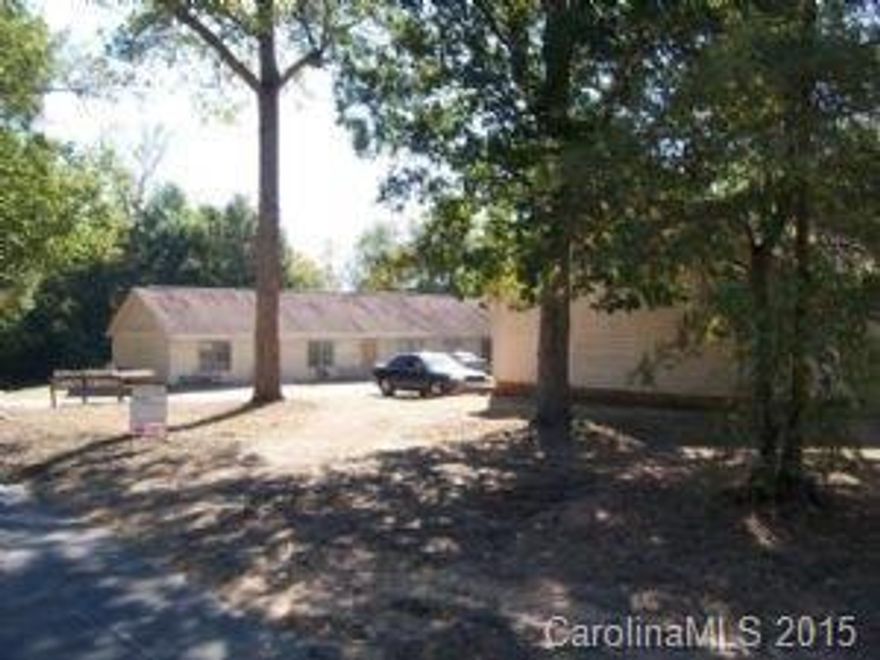 One bedroom apartment with washer/dryer hookup in kitchen.  Located behind Monroe Middle school.  No smoking and no pets.  Trash pick-up and yard service included in rent.  $40 non-refundable application fee.  Requires 12 mos rental history/12 mos job history.