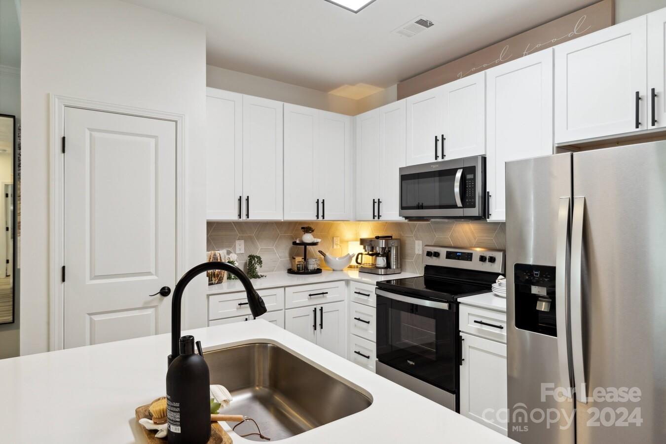 Asheville, North Carolina 28805, United States, 2 Bedrooms Bedrooms, ,2 BathroomsBathrooms,Residential,Active,56429