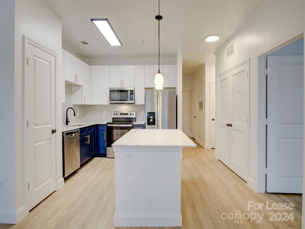 Asheville, North Carolina 28805, United States, 2 Bedrooms Bedrooms, ,2 BathroomsBathrooms,Residential,Active,56429