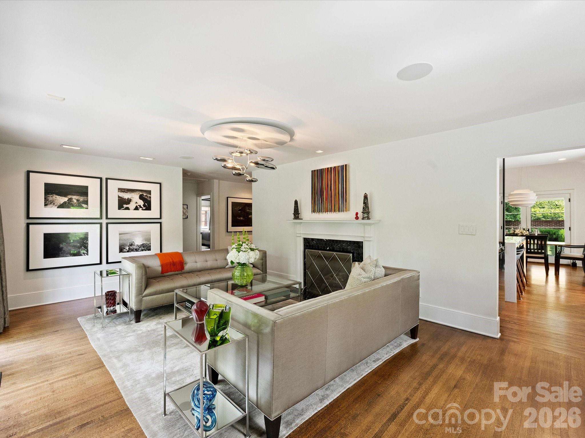 943 Romany Road