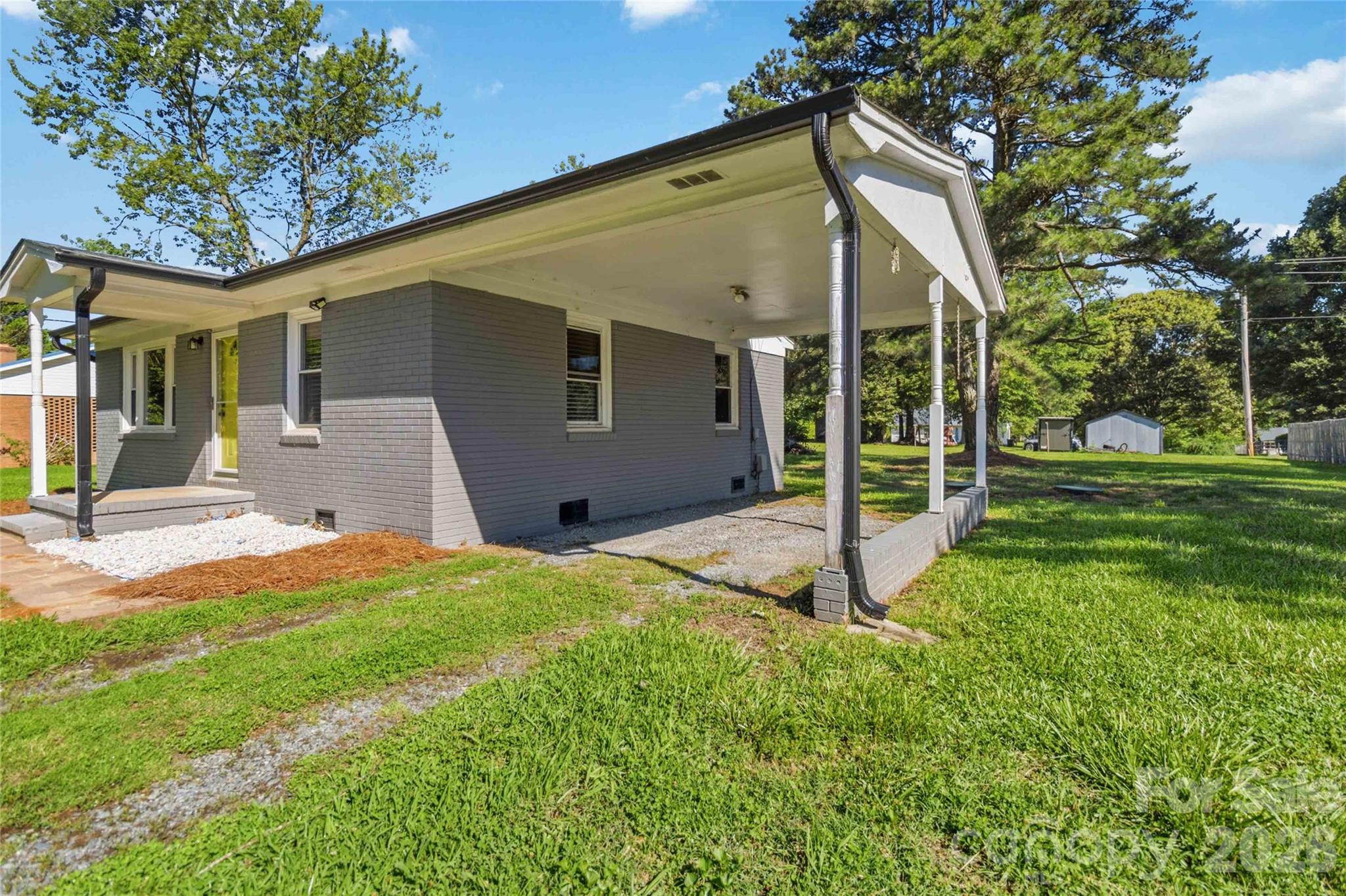 408 W Sandy Ridge Road