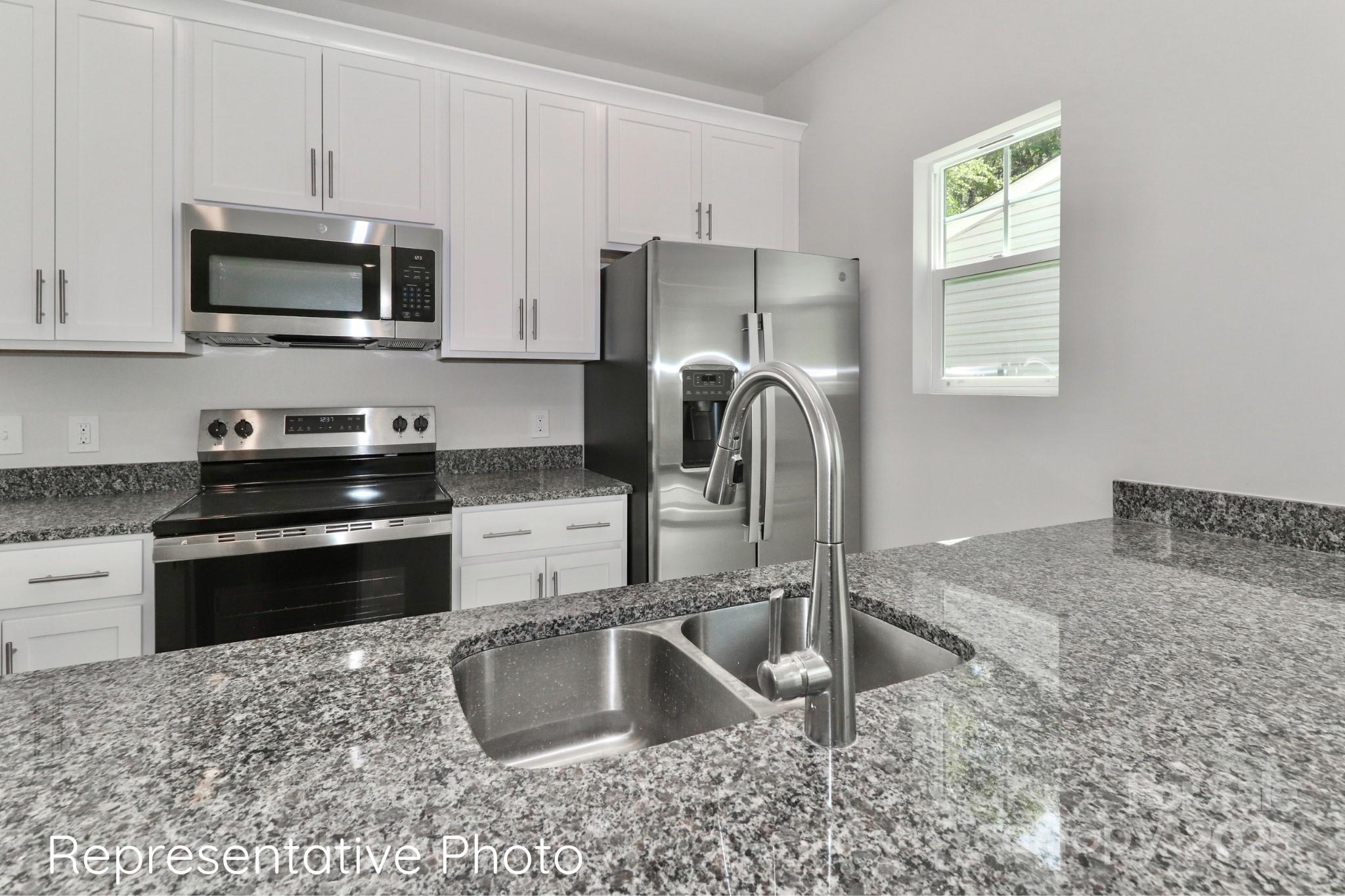 415 W Iredell Avenue