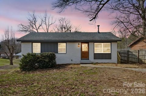 Photo of 40 Evelake Drive, Asheville, NC 28806 (MLS # 4353520)