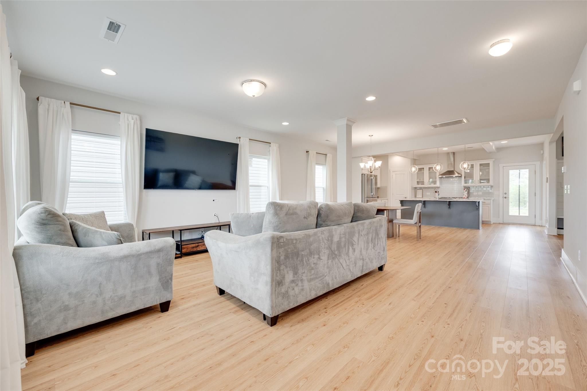 972 Von Buren Boulevard 242