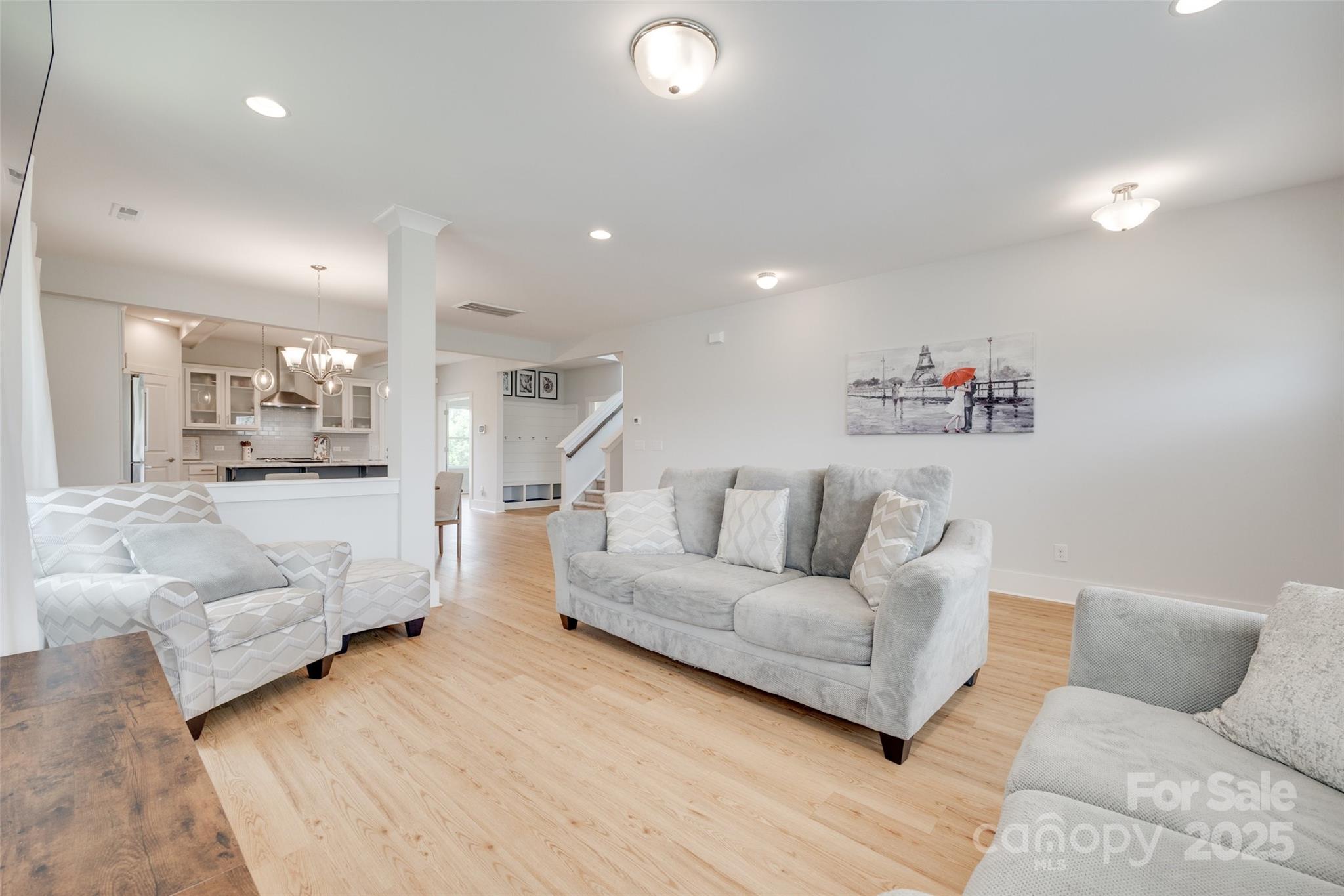 972 Von Buren Boulevard 242
