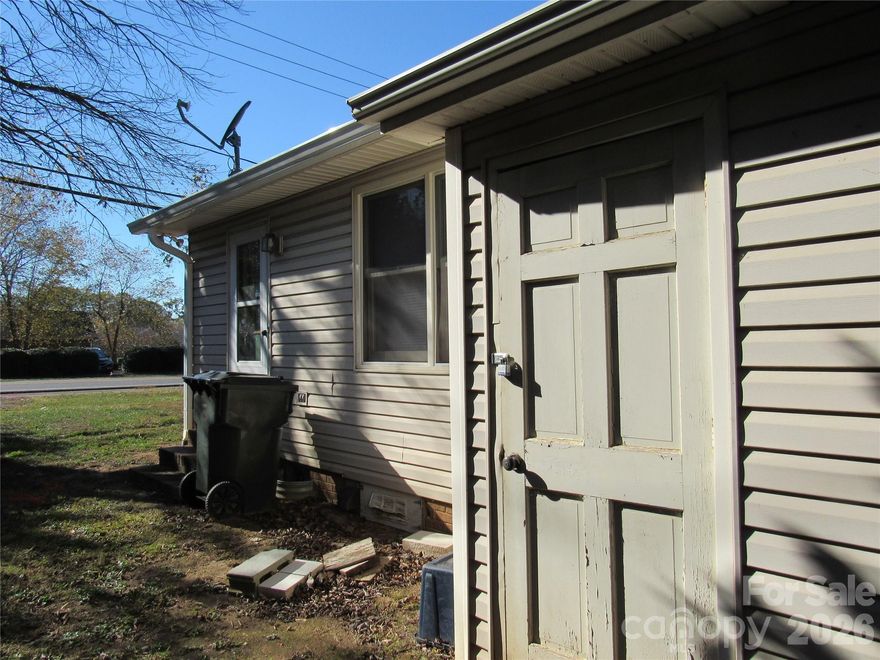 Cute Duplex in Rock Hill, SC with 2 Bedrooms and 1.5 baths in each unit. Large living room with wood-burning fireplace, eat-in kitchen with range, refrigerator and dishwasher. New Windows 2026. Great location, convenient to shopping, hospital, and restaurants.