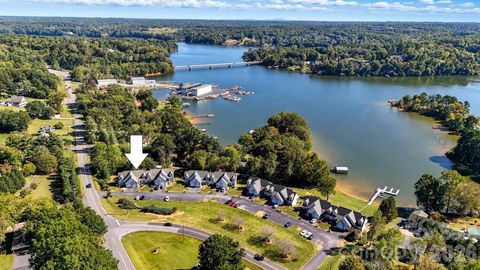 Photo of 19 Heron Cove Loop, Hickory, NC 28601 (MLS # 4309838)