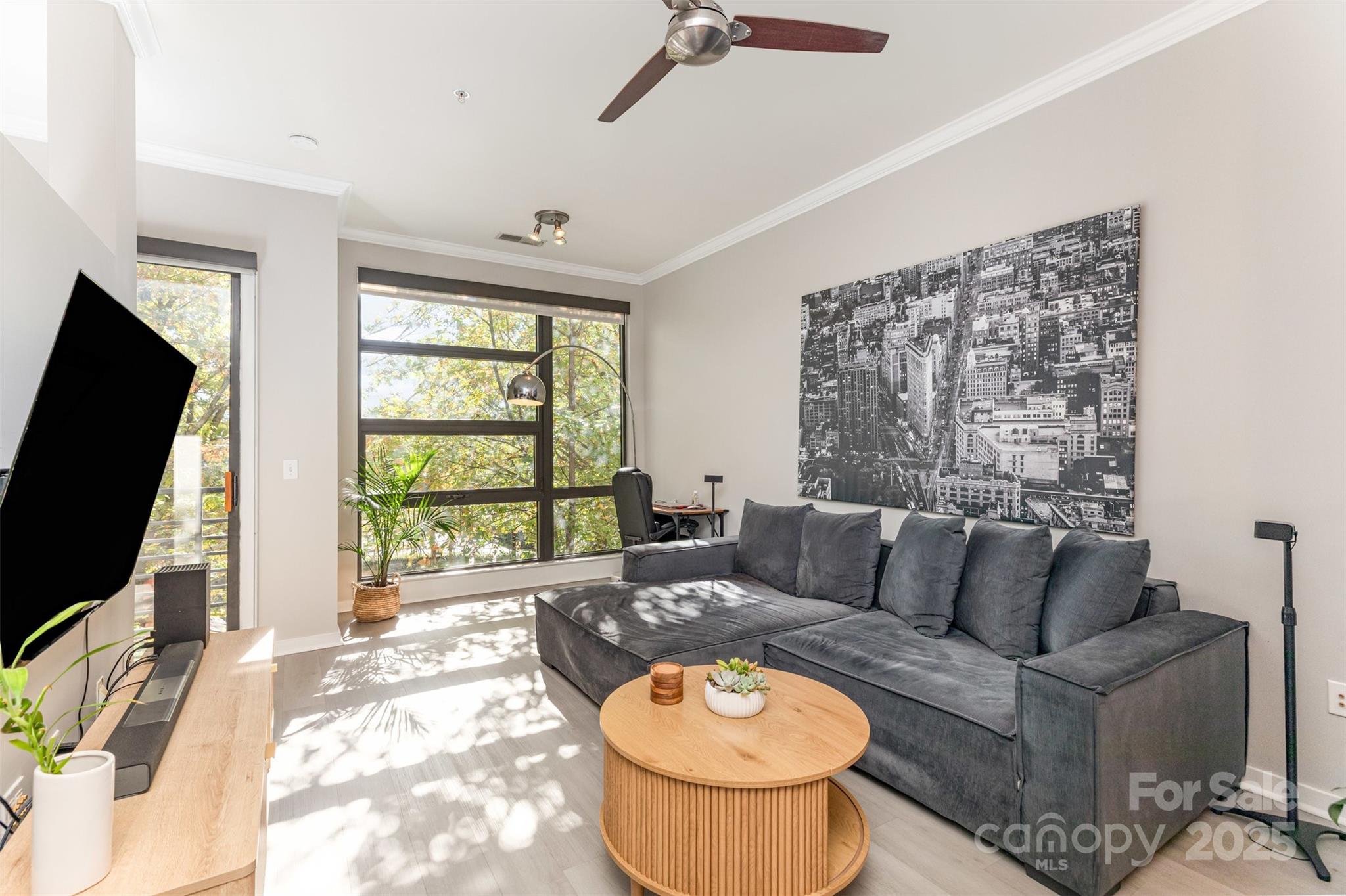 525 E 6th Street 212